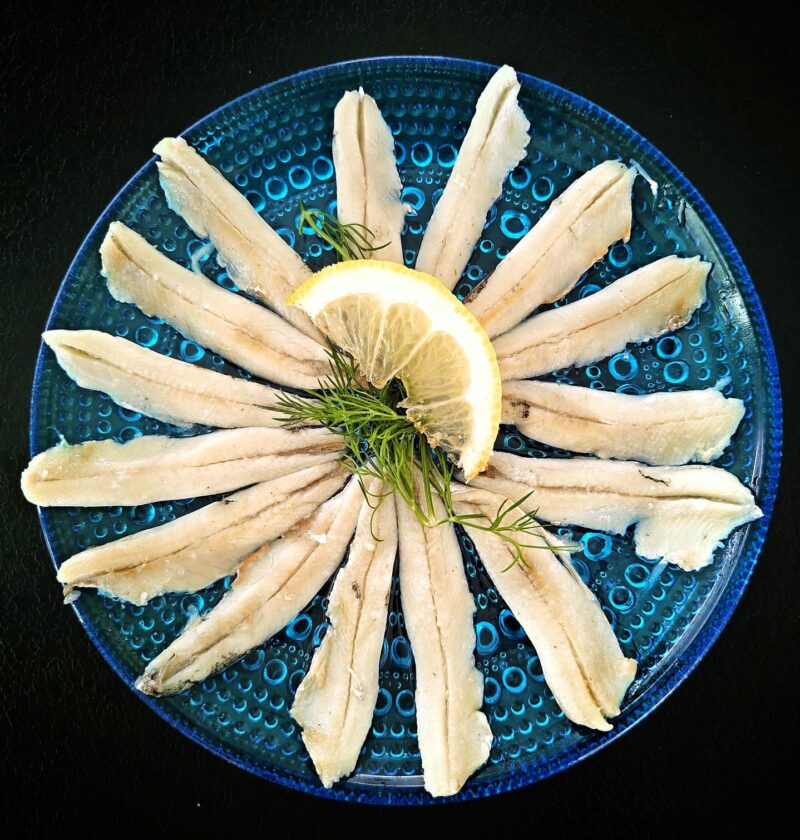 Espanjalaiset valkosipulisilakat - boquerones en vinagre