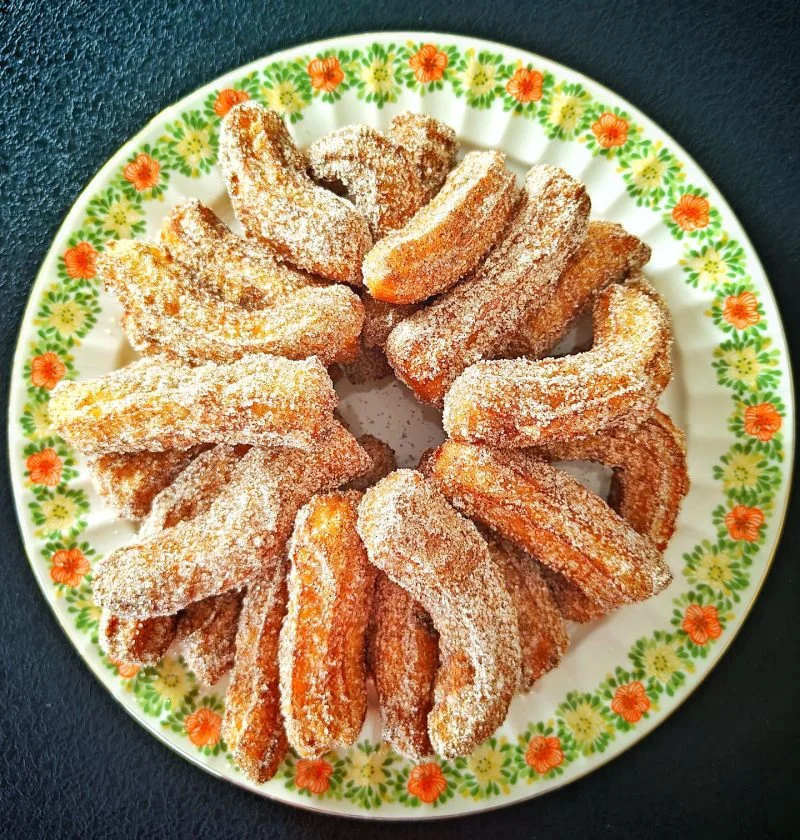Espanjalaiset churrot lakritsi twistillä