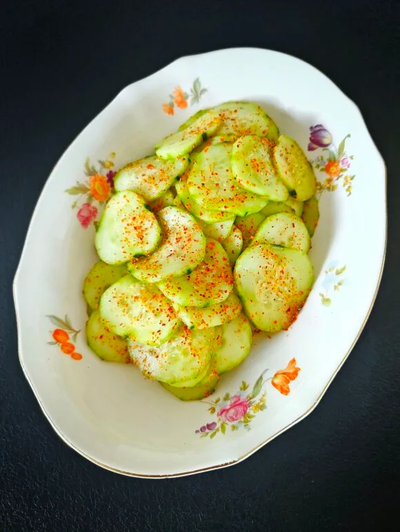 Maksikolainen-Tajin-kurkkusalaatti