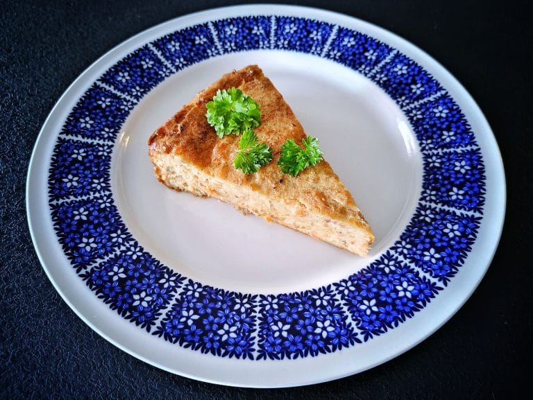 mehev-tonnikala-savulohipiirakka-valmistuu-helposti-aromipaja