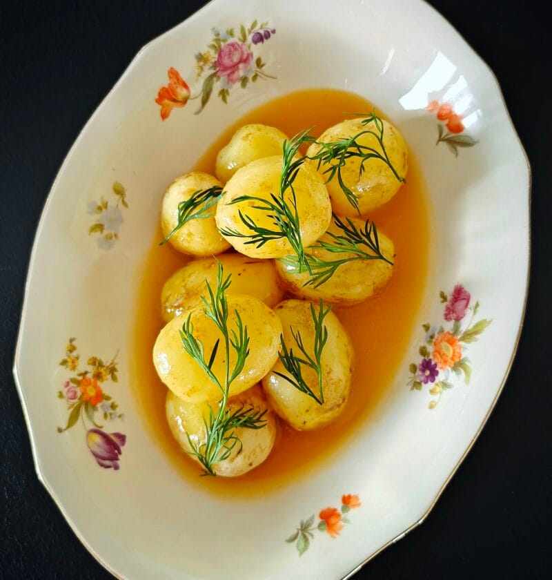 Varhaisperunat miso-voikastikkeessa